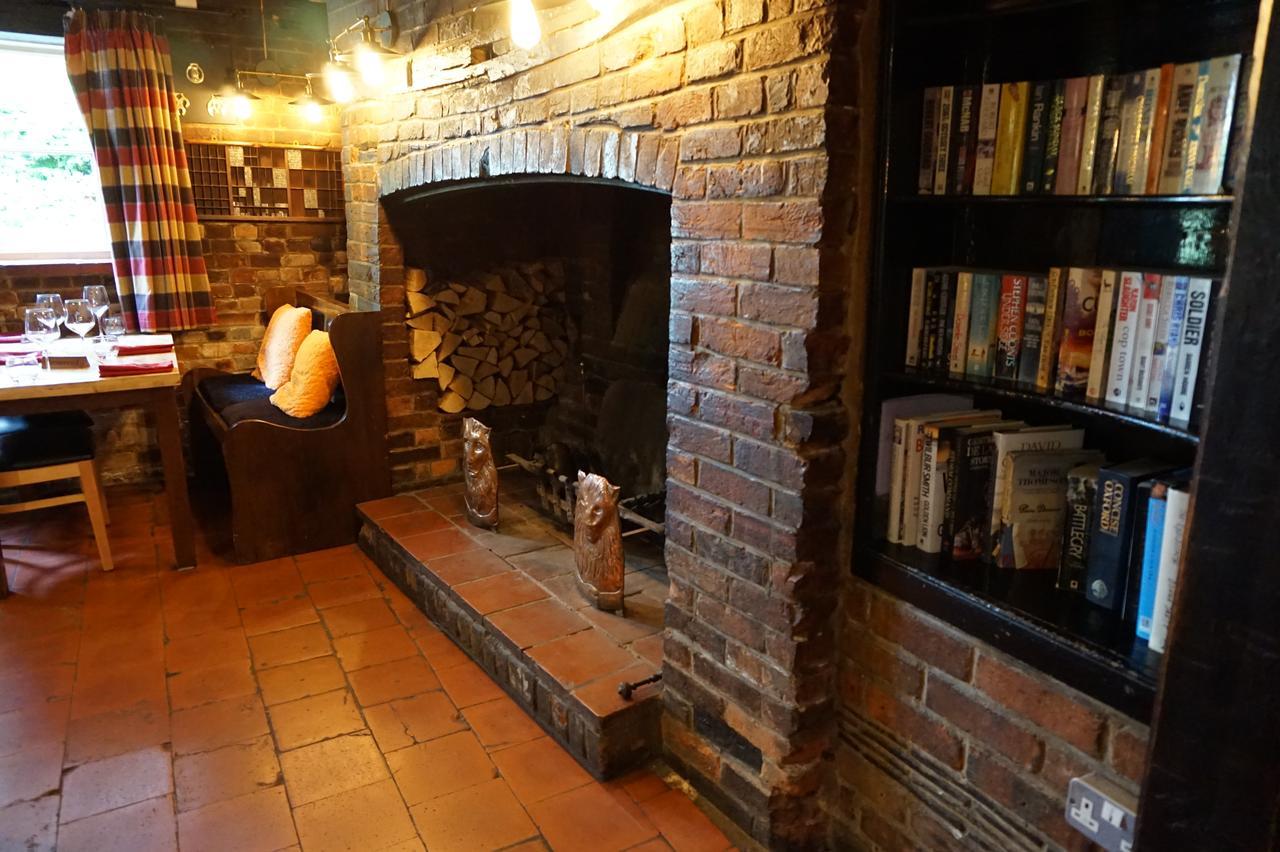 Bed and Breakfast The Red Lion Pub & Kitchen Дидкот Экстерьер фото